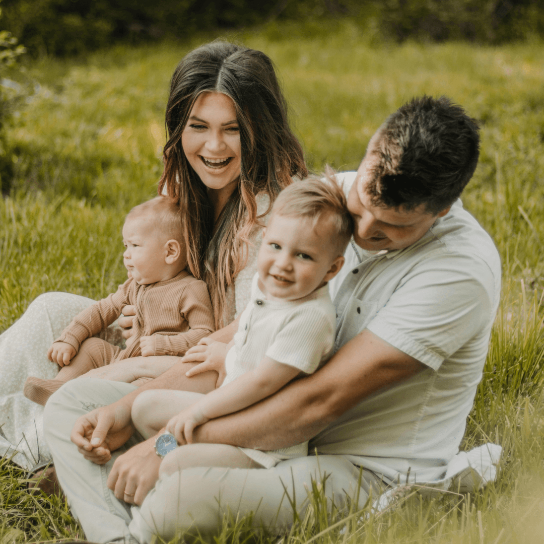 liefdevolle nanny voor een baby en peuter